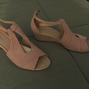 Women’s wedge sandals